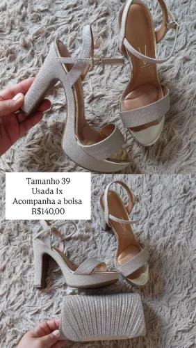 Lindas sandálias em estado de novas 
