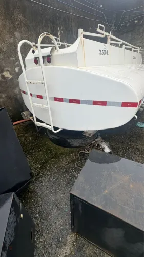 Vendo um tanque de 5000 de combustível comboio