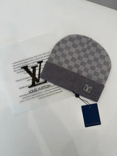 Gorro Louis Vuitton xadrez cinza