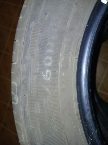 VENDO 3 PNEUS NUMERAÇÃO 235.60.18