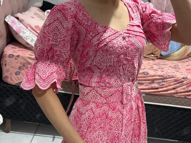 Vestido Rosa em Lese