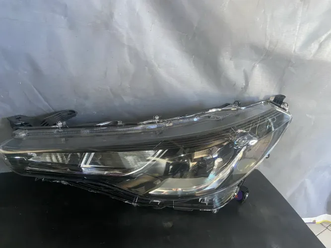 Farol Toyota Corolla cross lado esquerdo original 2024
