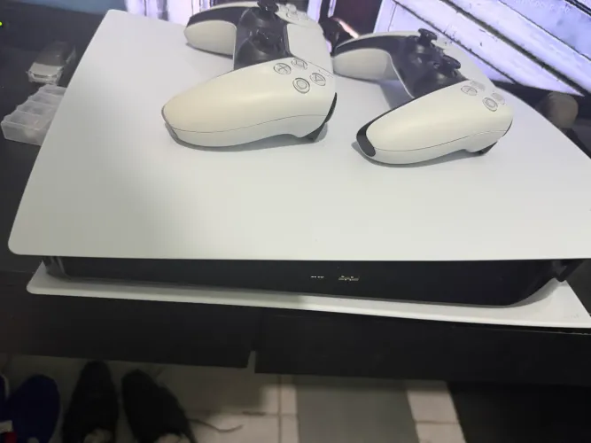 Vendo Ps5 com 2 Controles