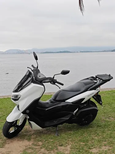 Yamaha Nmax 160 Ano/Modelo 2021/2022 - Moto impecável com acessórios. 