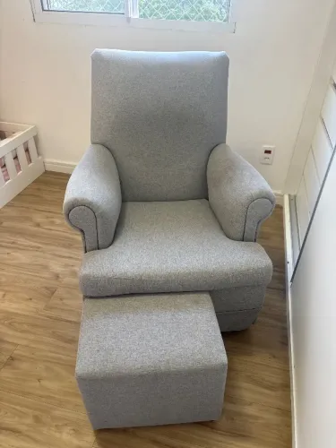 Vendo cadeira de amamentação - R$ 250,00