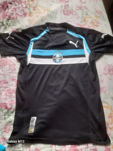 Vai as 2 camisas originais,1 delas série especial 