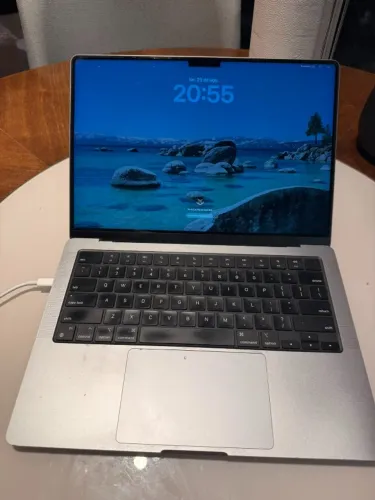 MacBook Pro 14'' M3 2023, 8GB, SSD 1TB, Cinza-espacial - bateria 88%