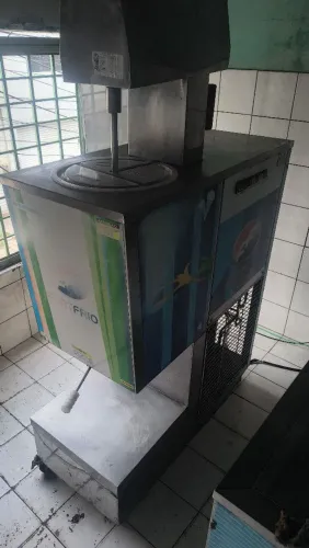 Máquina de Picolé e Sorvete 