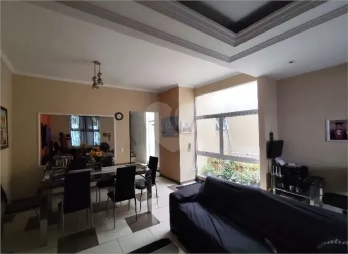 Oportunidade em Osasco: Ampla Residência na Rua Georgina Motta Marchetti
