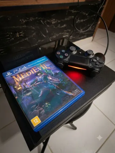 Ps4 DESBLOQUEADO 500gb em EXCELENTE estado de conservação. Vai com um controle e um jogo.