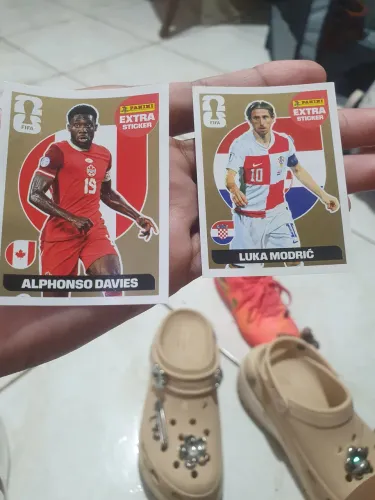 Figurinhas legends ouro