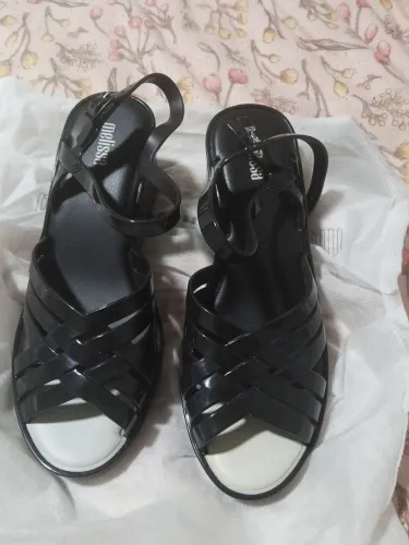 Melissa semi nova 