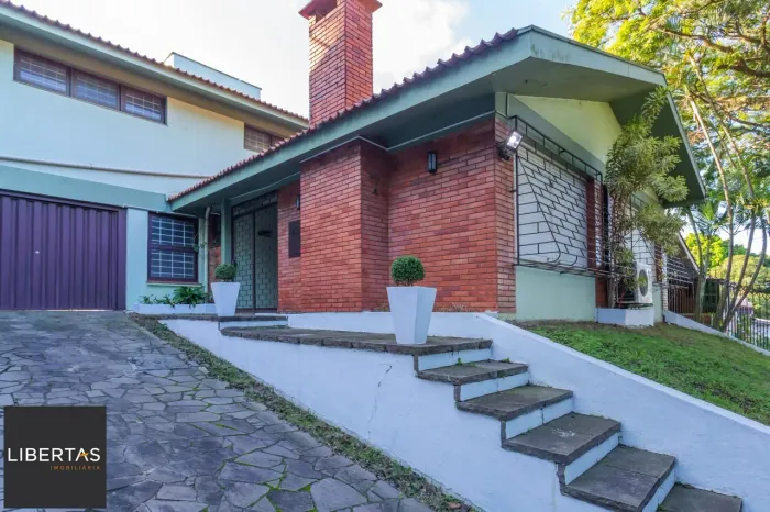 Casa com piscina e patio ampla no bairro Boa Vista, Porto Alegre/RS
