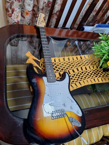 Guitarra EWR-10 Sunburst