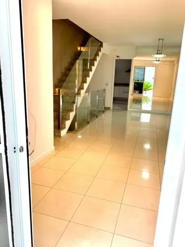 Bella Vista - 4 ou 5 quartos sendo 3 suítes, quintal, decorada, 4 vagas infraestrutura