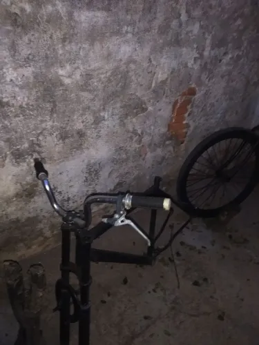 Vendo esse quadro de 2 andar ,e essa bike monark