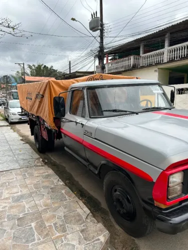 CAMINHÃO F4000 CARROCERIA 3 LUGARES.