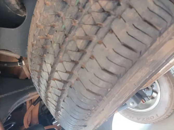 vendo pneu 245/70/16 Bridgestone dueller