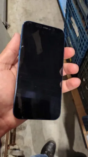 Vendo iPhone 12 com 74 de bateria