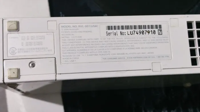 Nintendo Wii usado, sem cabos nem controle. 