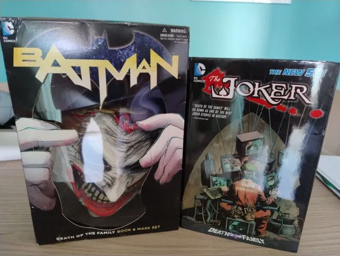 Batman: The Joker - graphic Novel e máscara 