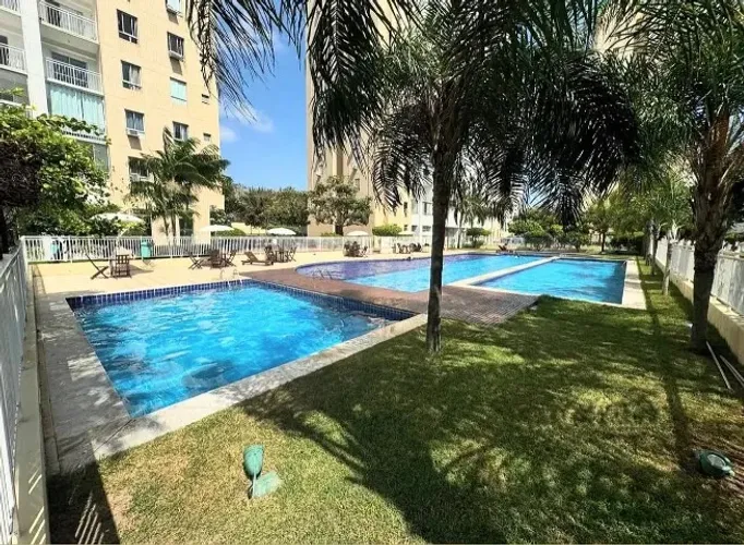 Vendo Apartamento no Condomínio Brisas Altos do Calhau, de 02 Quartos. R$ 445.000