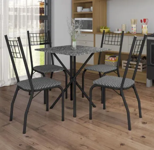 Mesa de jantar em bom estado sem nenhum detalhe de uso!
