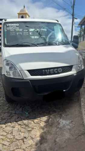 Iveco Daily City 30s13 com carroceria de madeira