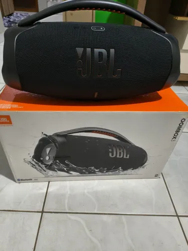 Vendo caixa JBL Bombox3 seminova