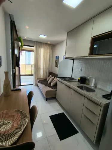 Excelente apartamento de 1 quarto com varanda e vista lateral para o mar -Armação- Salvado