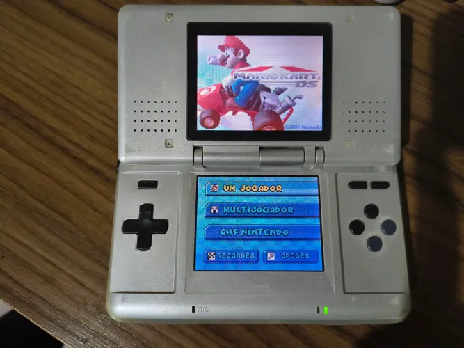 Nintendo DS prata pronto para jogar