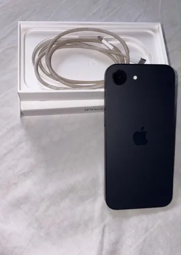 Celular iPhone 16. Por 3.300