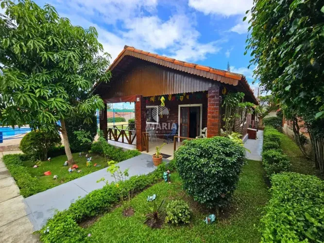 Casa de condomínio com 03 quartos e espaço gourmet privativo à venda em Gravatá/PE!