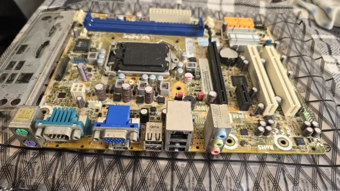 Placa Mãe Pcware Ipmh61r2 Intel Lga1155 I3/i5/i7