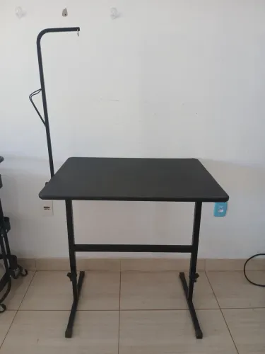 Mesa de tosa regulável seminova