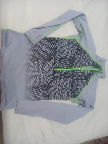 Blusa de treino tamanho M feminina usada