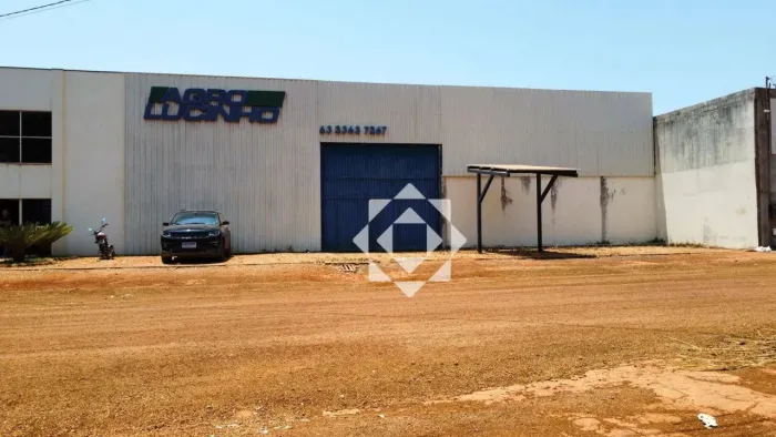 Galpão comercial sustentável com 900 m² e energia solar em Porto Nacional/TO