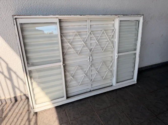 Janela veneziana 1,00x1,50 aço com vidro 