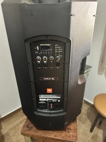 Caixa de Som profissional JBL Max15