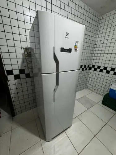 Geladeira bem conservada