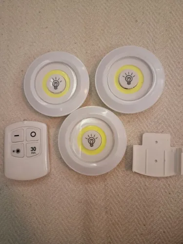 Kit com 3 luminárias spot LED e controle remoto