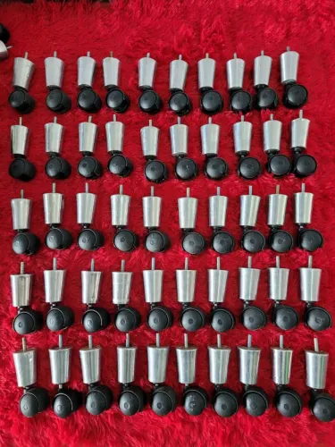 Pezinhos de box com rodinhas 