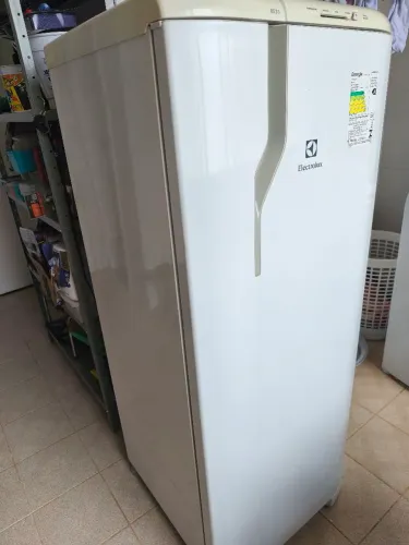 Geladeira Eletrolux 240 L