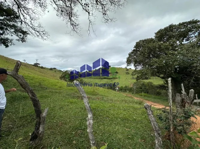 Fazenda à venda em Conceição do Rio Verde-MG: 1 quarto, 1 banheiro, 400.000,00 m² de área!