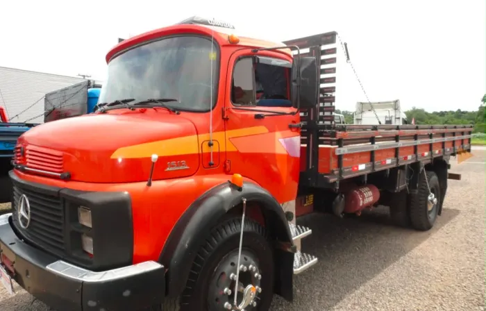 MERCEDES BENZ 1514 CARROCERIA DE MADEIRA ano 80