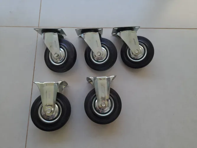 Kit 5 Rodinhas Giratórias de Borracha