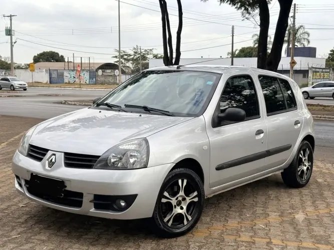 Renault Clio Hi-flex 1.0 16V 5P 2011