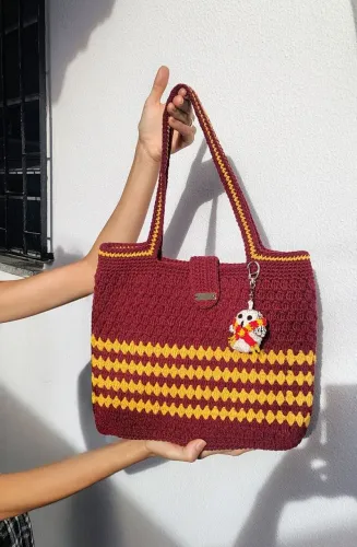 Bolsa de crochê Harry Potter. Com chaveiro de coruja.