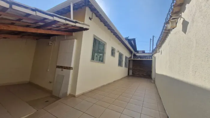 Aluguel de casa no bairro Santa Amélia/BH - 02 (dois) quartos 03 (três) vagas de garagem