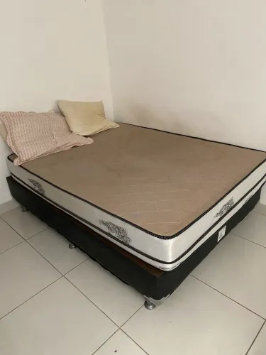 Cama de casal box com colchão de casal